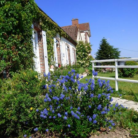 Chambres D'Hotes Les Muscaris Feins-en-Gatinais Esterno foto