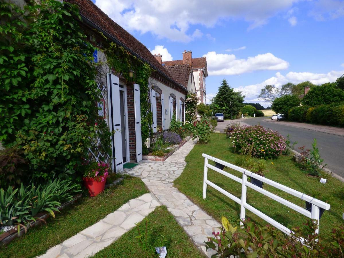 Chambres D'Hotes Les Muscaris Feins-en-Gatinais Esterno foto